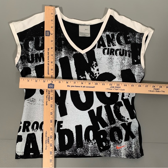 Nike Crop Top Black White Athletic Graphic Cropped Shirt Attached Bra Womens Lg - Picture 3 of 11